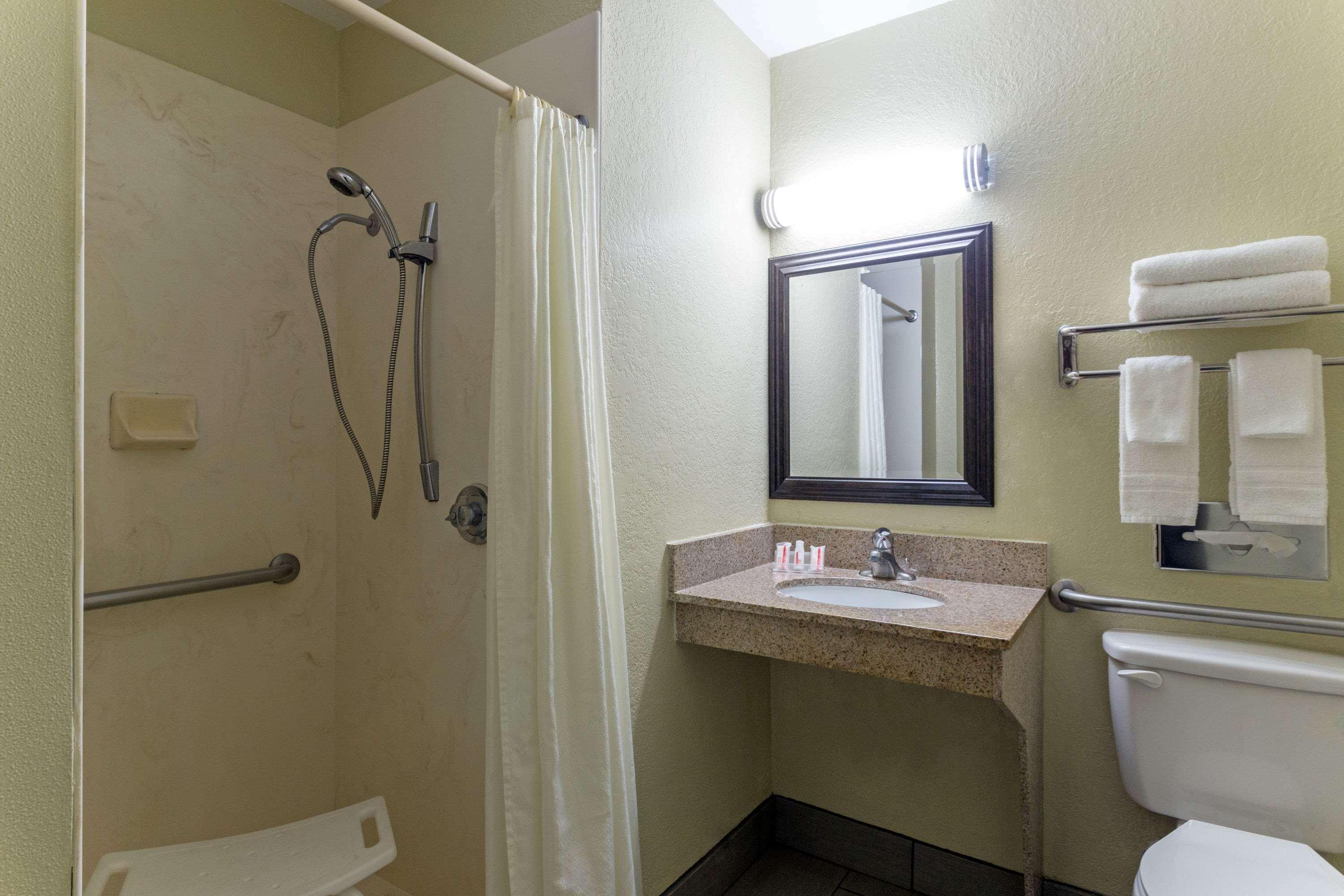 Hotel Super 8 By Wyndham Brunswick/St Simons Island Area Extérieur photo