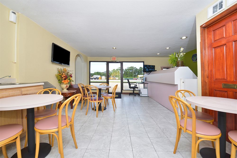 Hotel Super 8 By Wyndham Brunswick/St Simons Island Area Extérieur photo