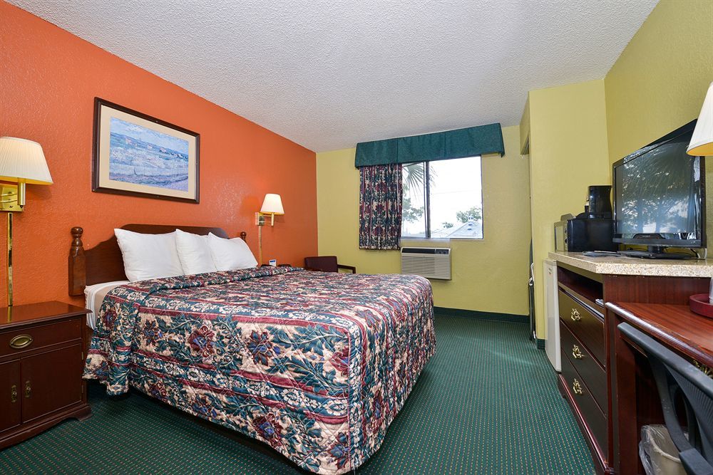 Hotel Super 8 By Wyndham Brunswick/St Simons Island Area Extérieur photo