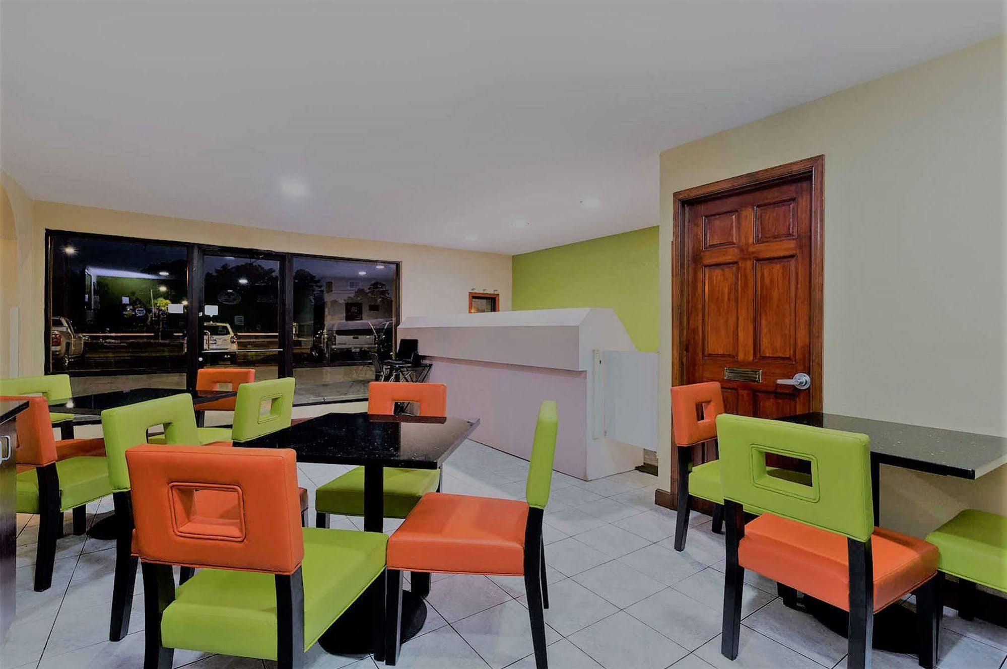 Hotel Super 8 By Wyndham Brunswick/St Simons Island Area Extérieur photo