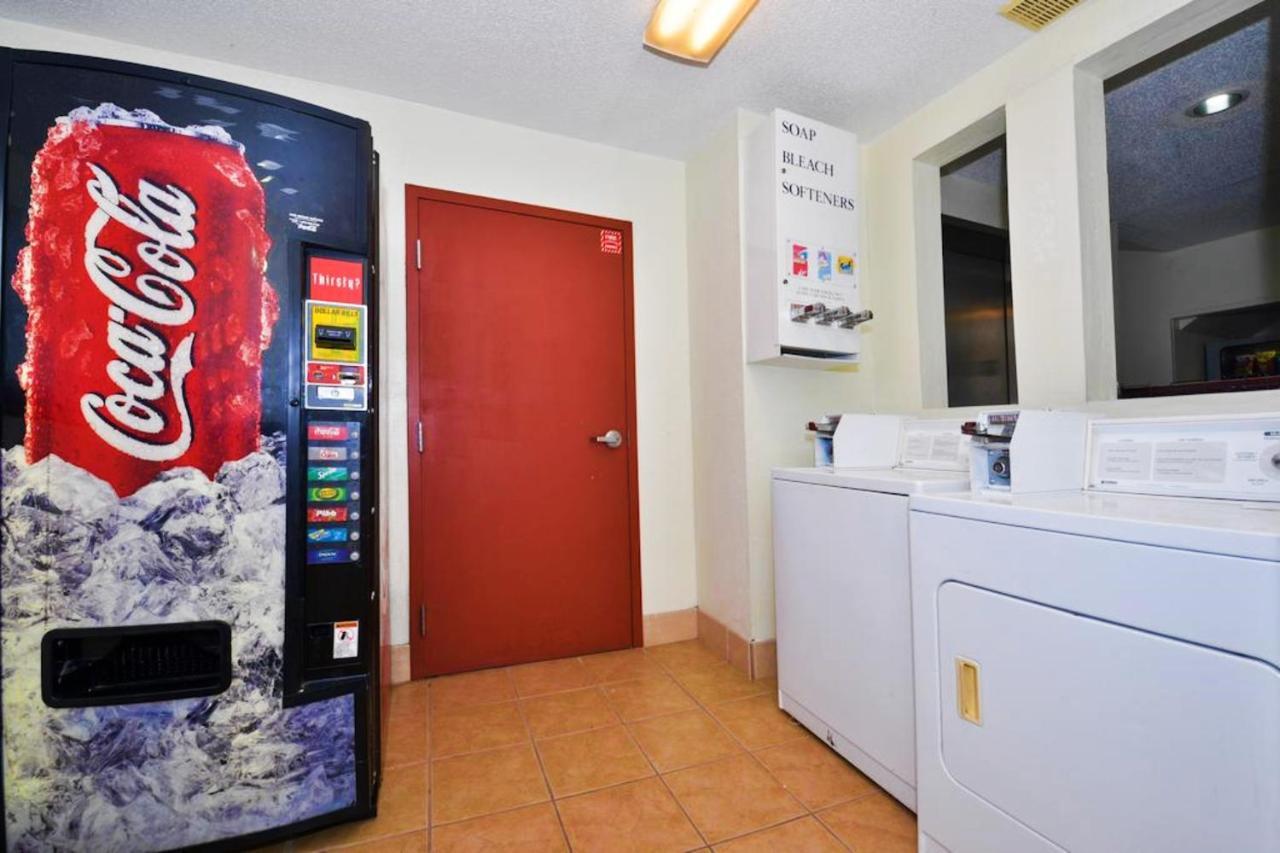 Hotel Super 8 By Wyndham Brunswick/St Simons Island Area Extérieur photo